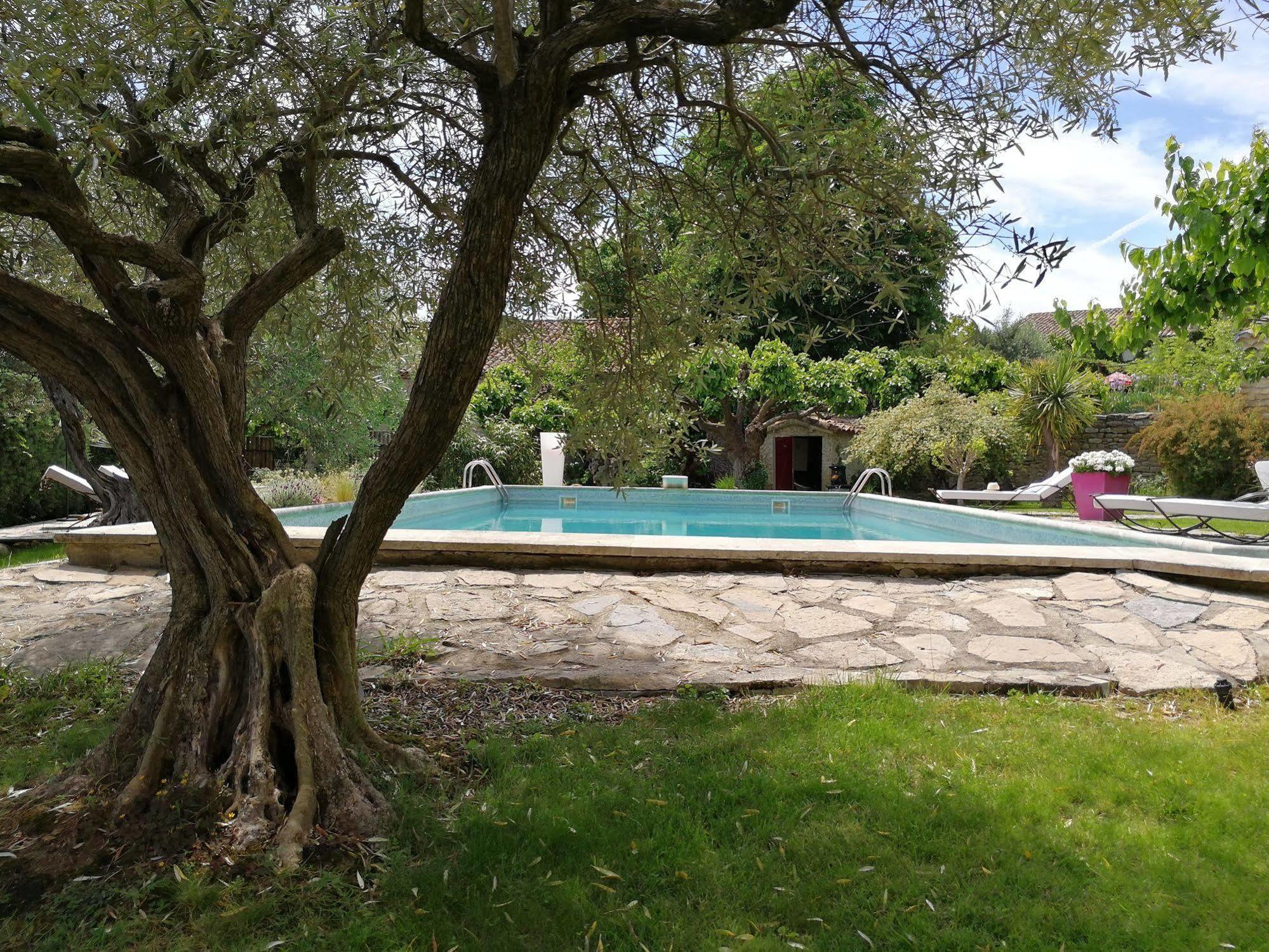 La Bastide Des Muriers Deaux Luaran gambar