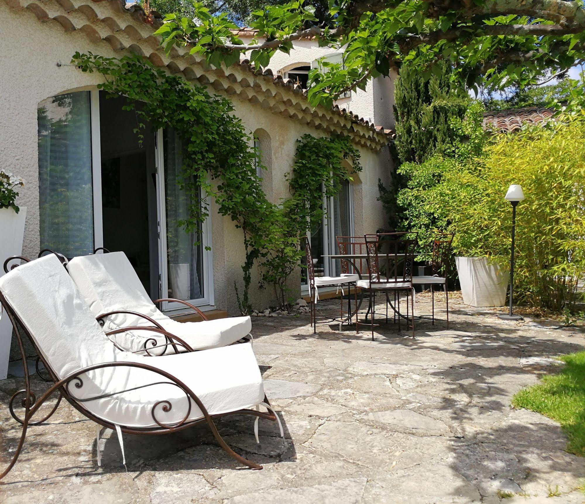 La Bastide Des Muriers Deaux Luaran gambar
