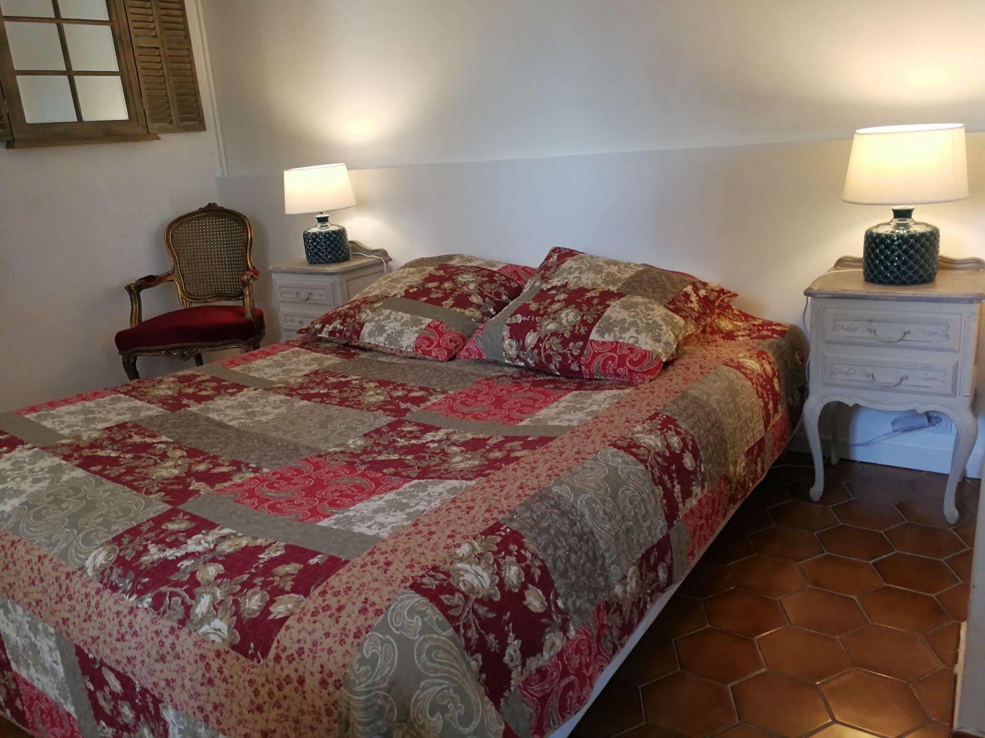 La Bastide Des Muriers Deaux Luaran gambar